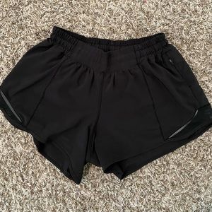 Lululemon Low Rise Hotty Hot Short 4”